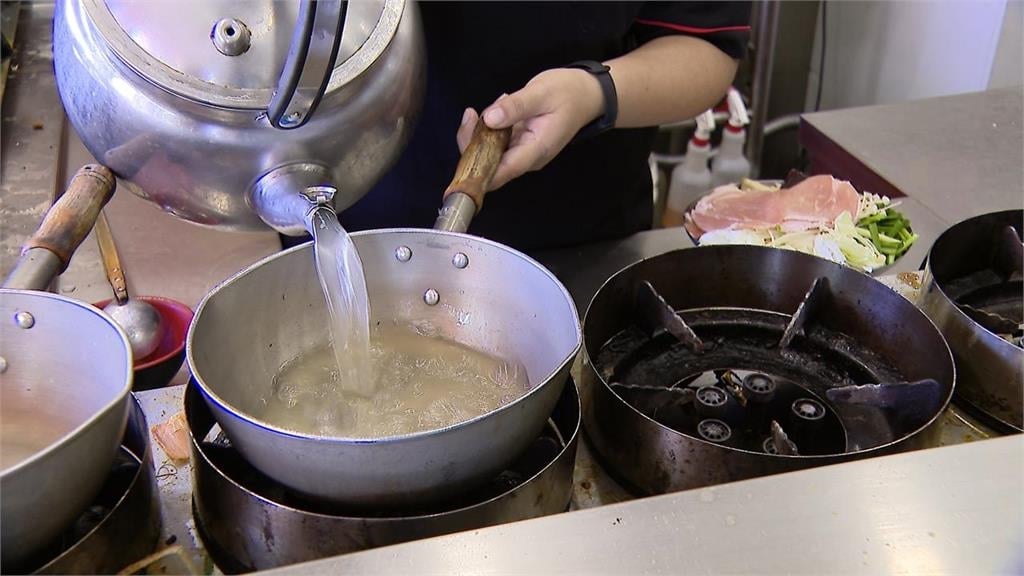 銅板價美食全消失！他憶當年「170元火鍋隨便拿」網點名1神店：好懷念