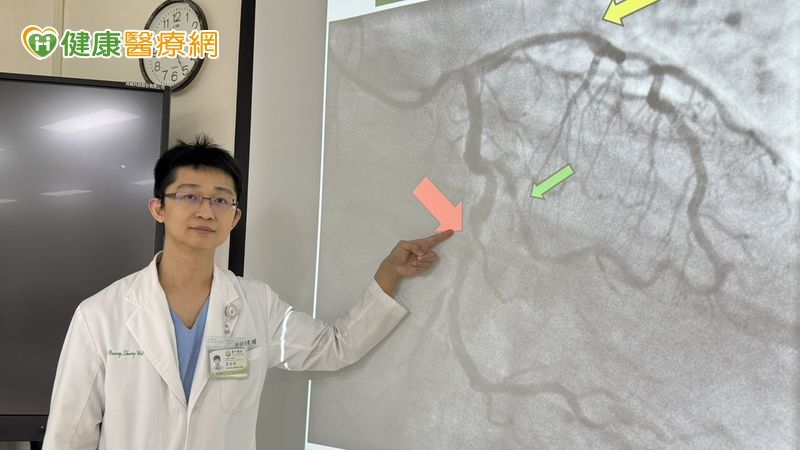 睡前玩手遊突胸痛!34歲男心肌梗塞 醫:3大警訊別忽視