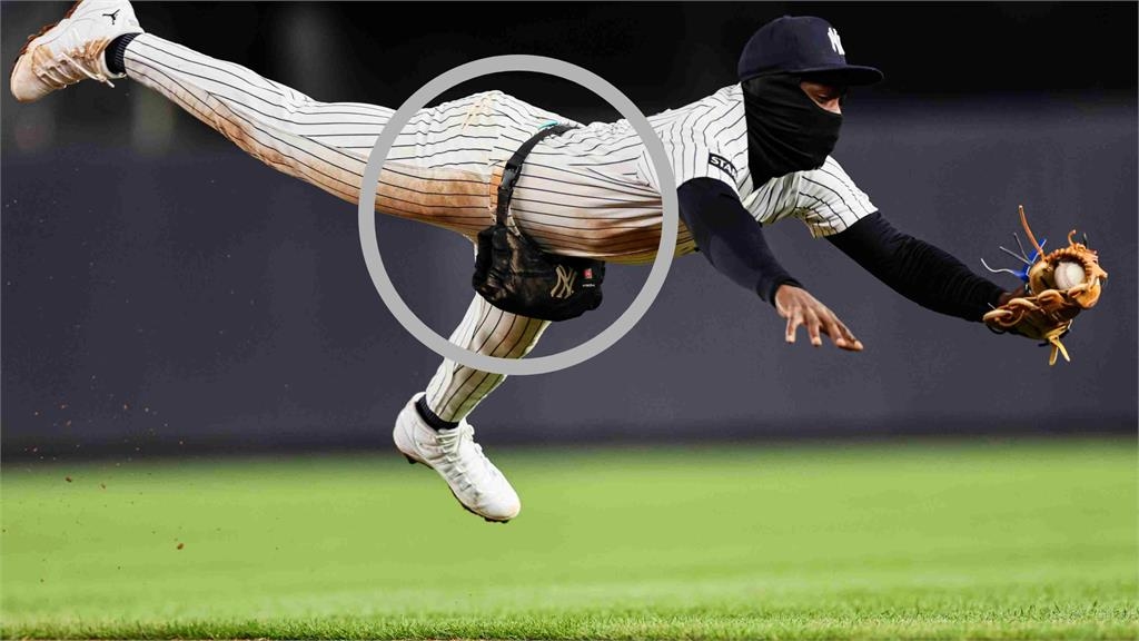 MLB(影)／夜市老闆來打大聯盟？洋基球星上演不可思議接殺「特殊腰包」成亮點