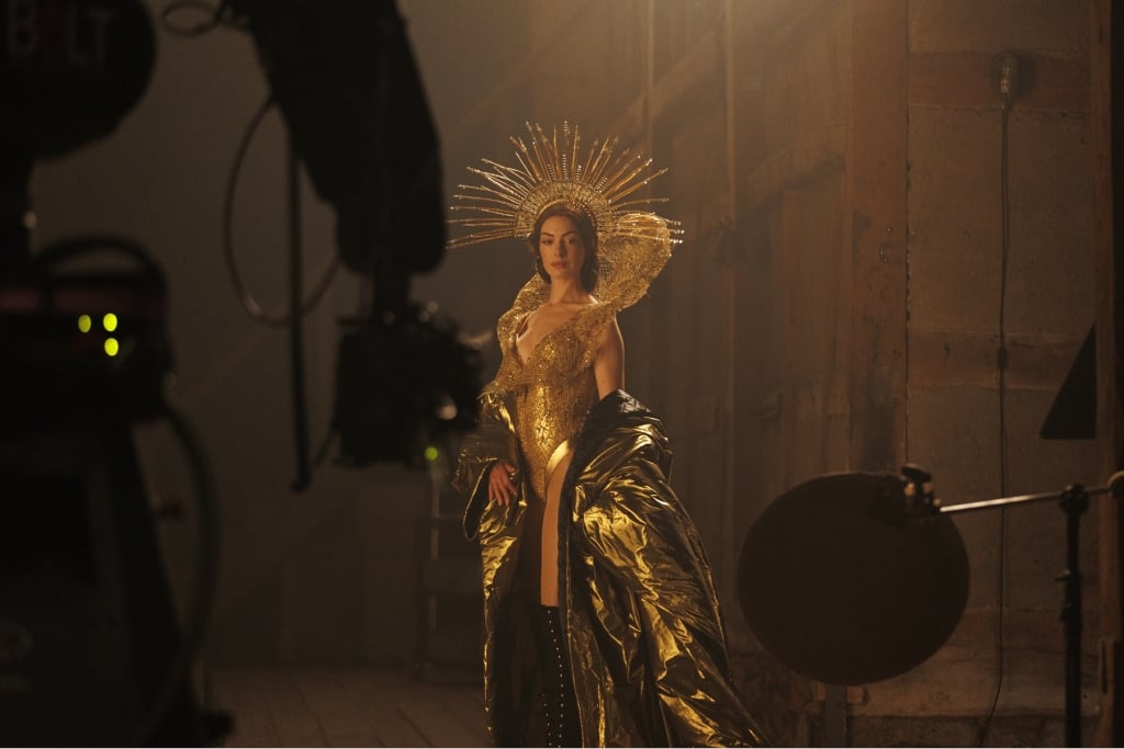 安海瑟薇漂髮化身《魅影巨星》  絢麗驚悚金馬奇幻影展開賣秒殺  