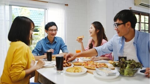 連假飲食後感到腹脹不適？營養師分享：從飲食與酵素補充認識日常消化管理