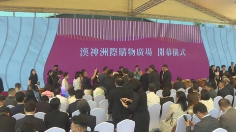 台中漢神洲際百貨開幕！盧秀燕出席　現場人潮擠爆