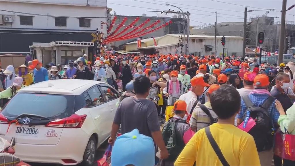 白沙屯媽祖進香深夜起駕！　拱天宮周邊湧大批香燈腳