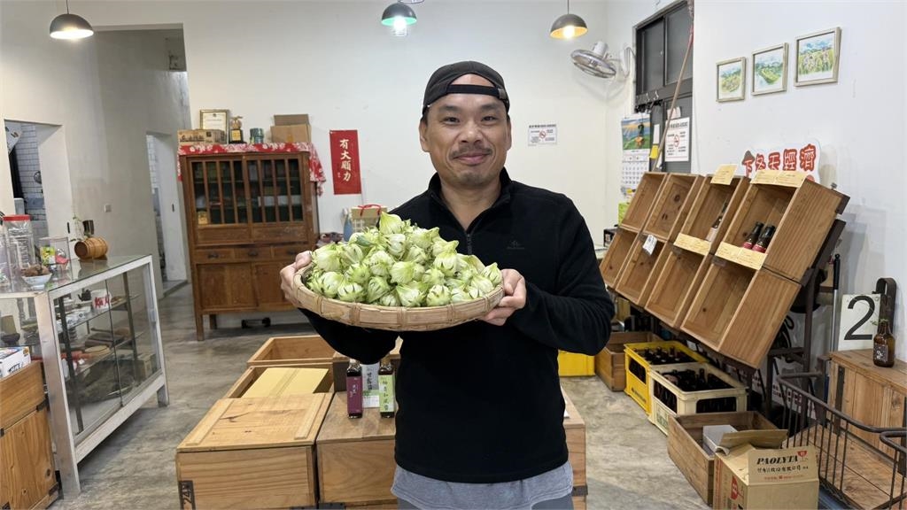 他在陽明山驚見「野生孔雀」秒發文！網挖「版主真實身分」愣住：白米炸彈客？