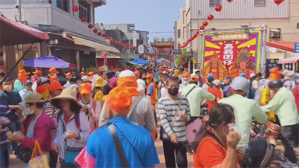 白沙屯媽祖進香深夜起駕！　拱天宮周邊湧大批香燈腳