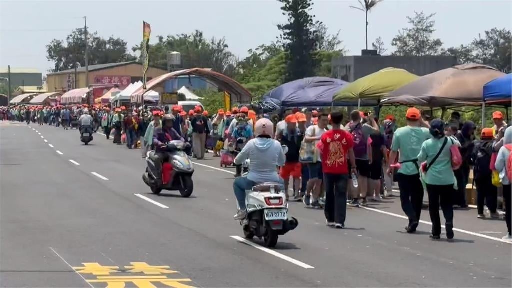 追隨白沙屯媽祖"累了請上車" 貨車後車斗載客最高罰9千元