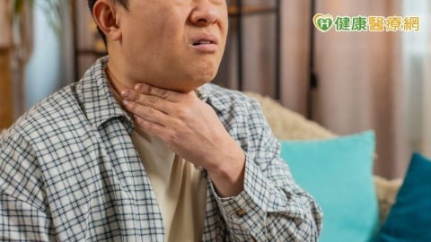 吃飯卡住不一定是胃食道逆流!醫揭「吞嚥卡關」恐罕見疾病 嚴重恐癌變