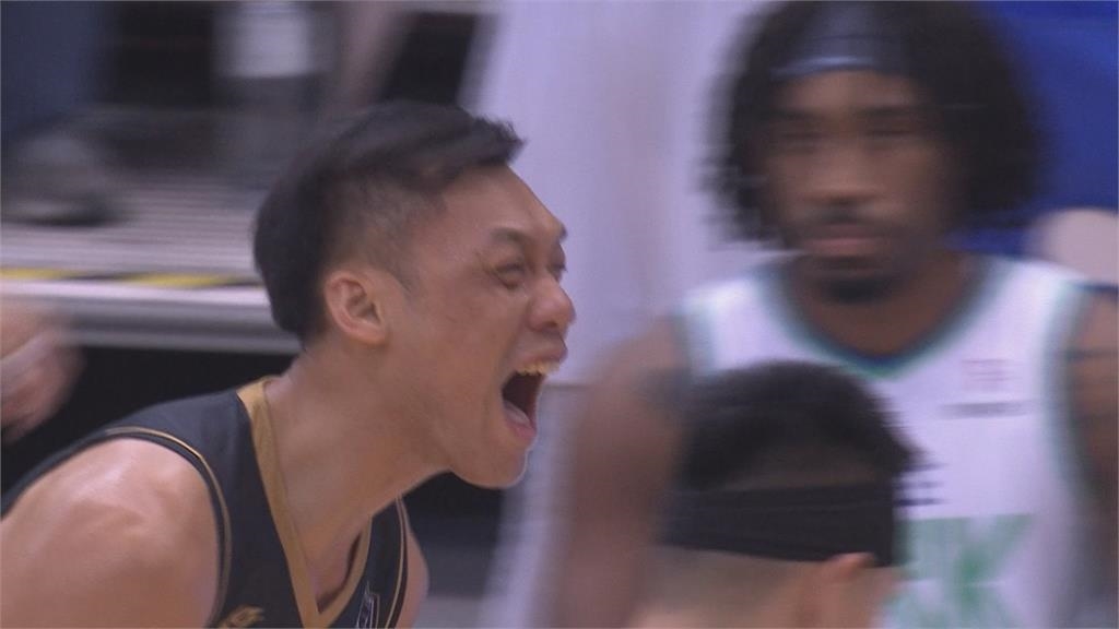 PLG(影)／老父擔任開球貴賓「野獸」淚崩！林志傑引退賽最後一戰2分險勝洋基工程