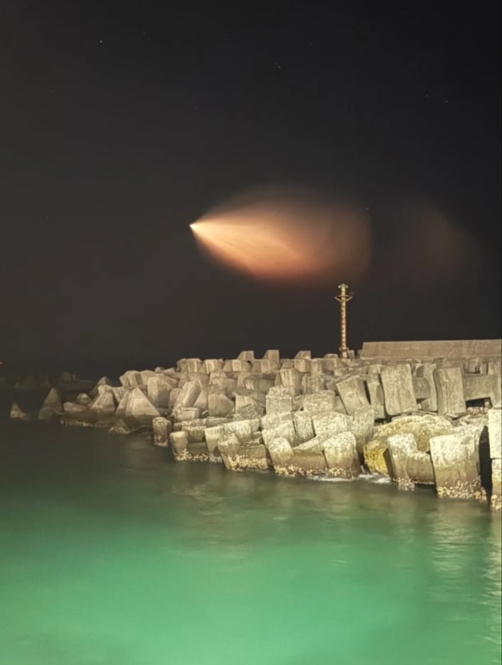 南部夜空驚見「神秘掃把火球」低空掠過！中共竟同時「宣布1事」嗨喊：任務成功