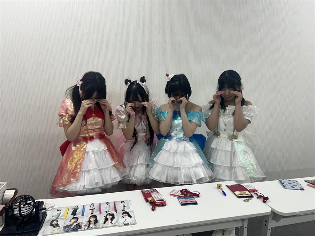 票價才147元！偶像女團辦見面會「竟0人到場」5正妹低頭、捂臉哭全被拍