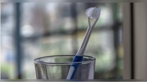 牙刷別再這樣放！NG習慣恐細菌爆量　醫示警：跟馬桶刷一樣髒