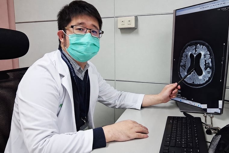 老人走路雙腳像被磁鐵吸住? 當心是常壓性水腦症警訊