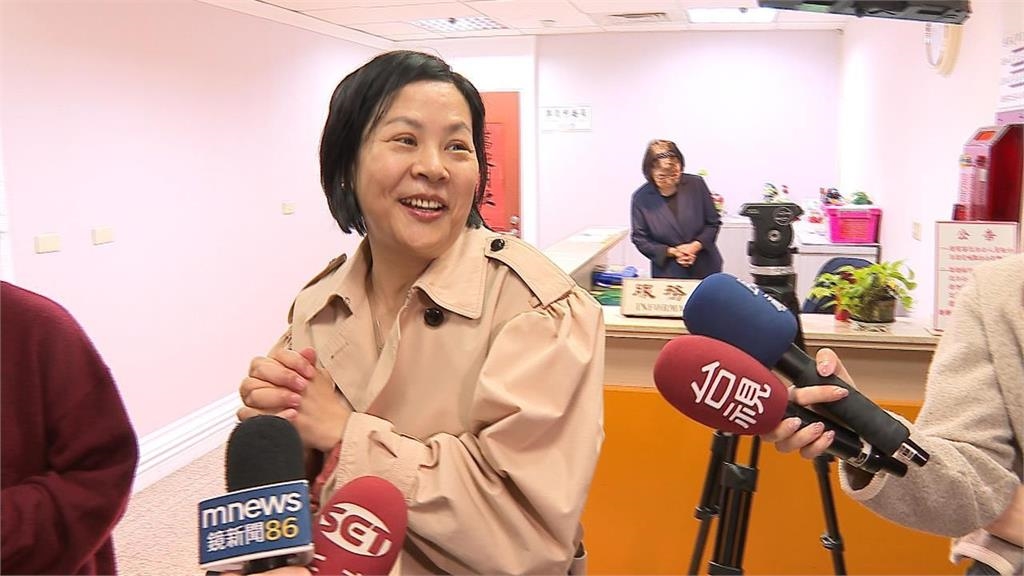 李貞秀上任70天遭開鍘！律師驚吐「恐只是演戲」揭背後真相：支持提告民眾黨