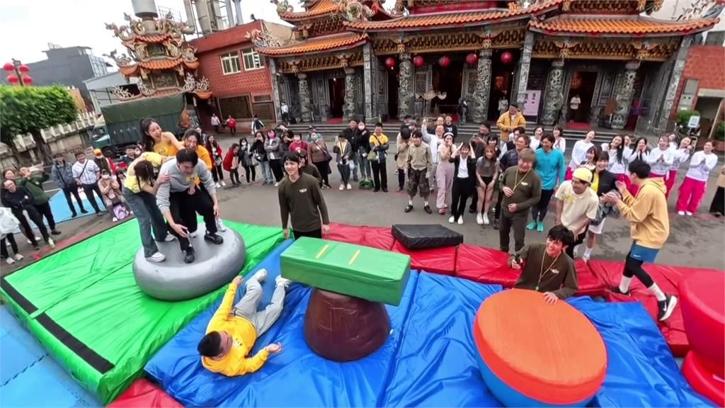  胡瓜慘摔鞋子飛出去　董至成接力「代打」全場笑翻