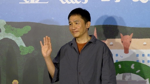 首度挑戰歐洲電影　梁朝偉來台宣傳　資深鐵粉拿到簽名感動到哭