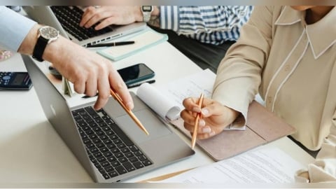 準時下班、午休睡覺會被念！「10大職場被白眼行為」　00後看完超委屈