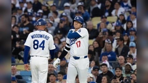 MLB(影)／大谷翔平首打席慘挨球吻！主帥羅伯斯曝傷勢