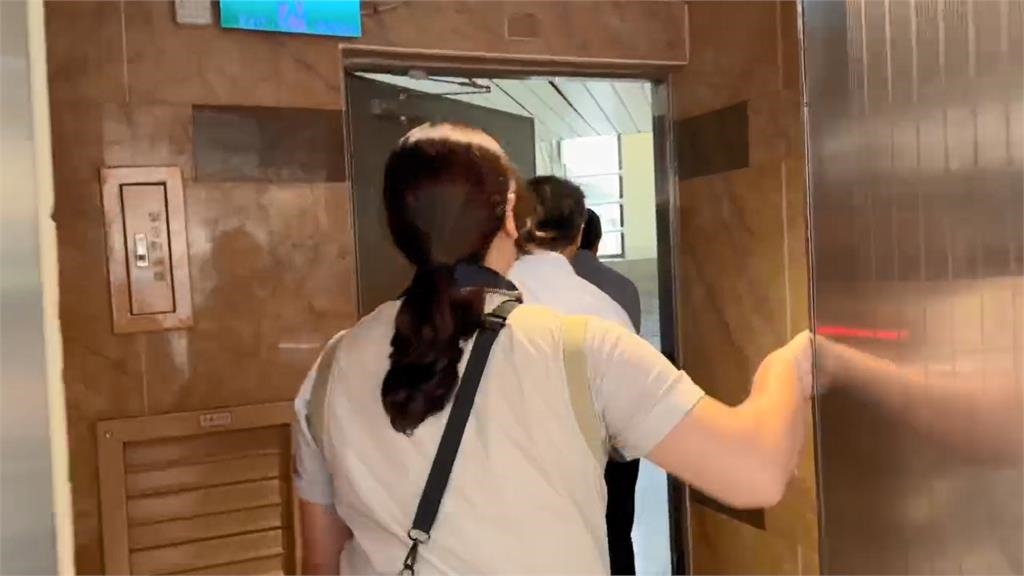 獨家畫面！宏泰人壽不動產處遭搜索帶回訊問中　集團董座林鴻南等逾10人被約談