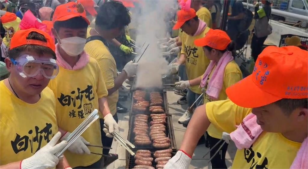 白沙屯進香超狂點心站! 辦桌等級備妥8千人份
