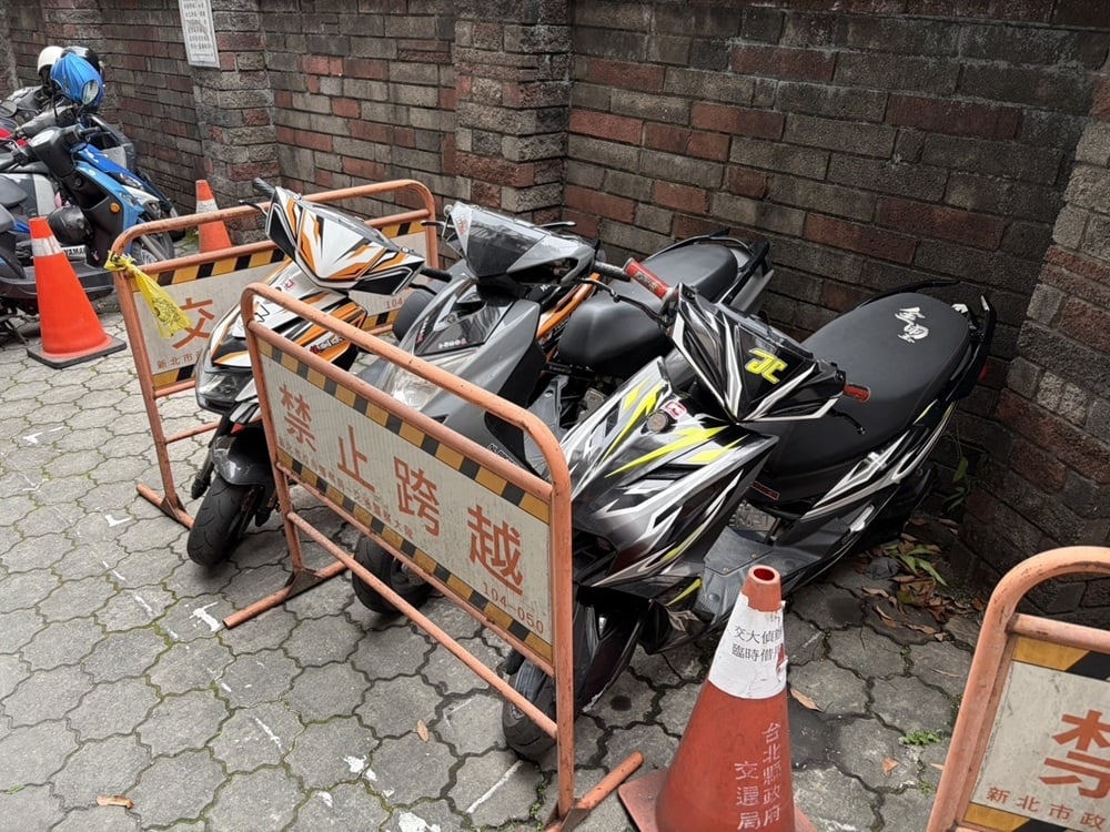 line揪團飆車 新北警4波掃蕩逮33人查扣25輛改裝車 4 cnews204260413a11