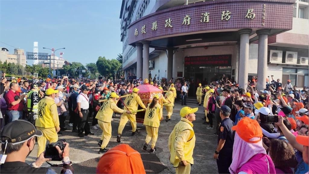 白沙屯媽進香爆亂象！愛心餐盒「一口都沒吃」遭丟路邊…信眾痛心：別糟蹋