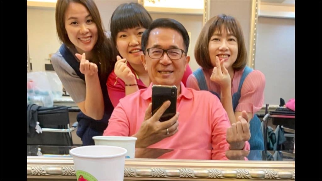 網友「手指狂抖」急發文求助！釣出陳水扁「線上看診」網笑翻：讓專業的來