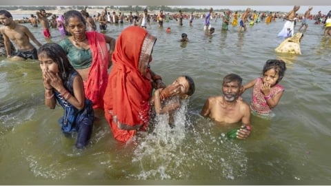 台人帶恆河水回台「1個月長不明菌體」　當事人致歉：將確認法規處理