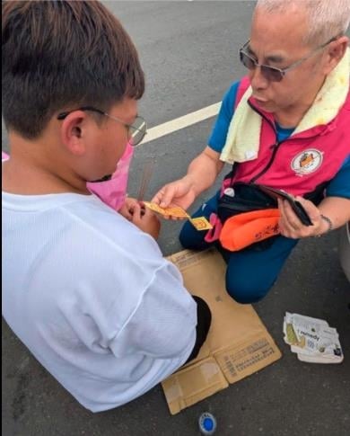 香燈腳伸援手：媽祖請我來幫你！信眾靠1張符「救回病危嬤」隔年進香再相遇