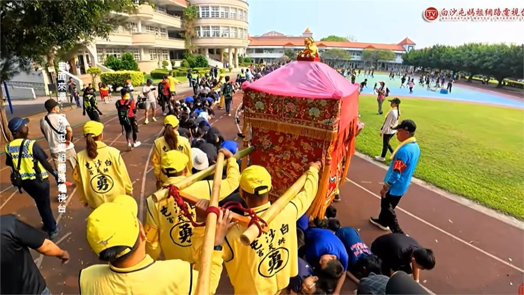 白沙屯媽祖進香抵達雲林 香燈腳大軍擠爆西螺大橋超壯觀