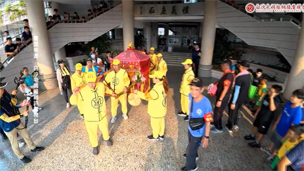 白沙屯媽祖進香抵達雲林 香燈腳大軍擠爆西螺大橋超壯觀