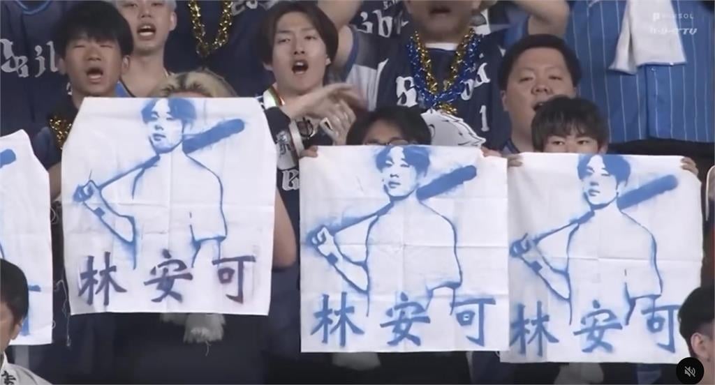 日職(影)/林安可首度單場敲雙安!球迷舉「謎之海報」應援引關注!網:到底在畫誰?