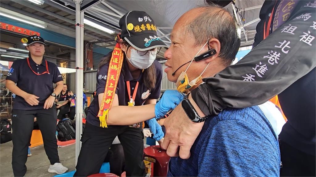 白沙屯媽祖急行軍考驗體力　香燈腳紛中暑、足傷狀況頻傳