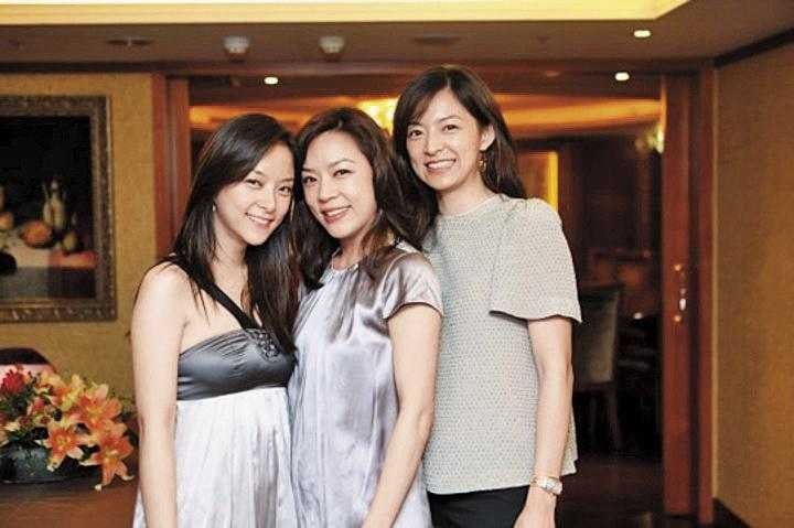 張嘉和（右起）、張嘉欣、張嘉恆三姊妹外型搶眼貌美如花。（圖／翻攝自張嘉欣臉書）