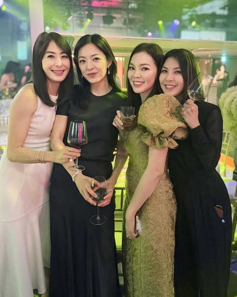 張嘉和（左2）離開演藝圈超過20年。（圖／翻攝自賈永婕臉書）