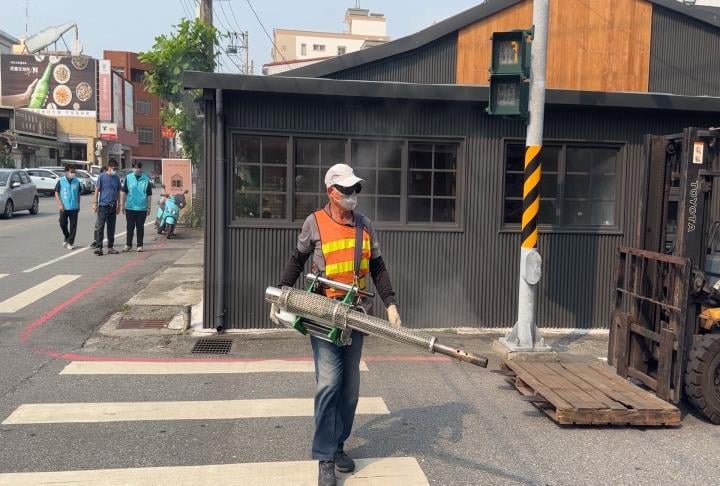 「這一縣市」黑蚊子多啊！ 公所熱點噴藥除小黑蚊大作戰