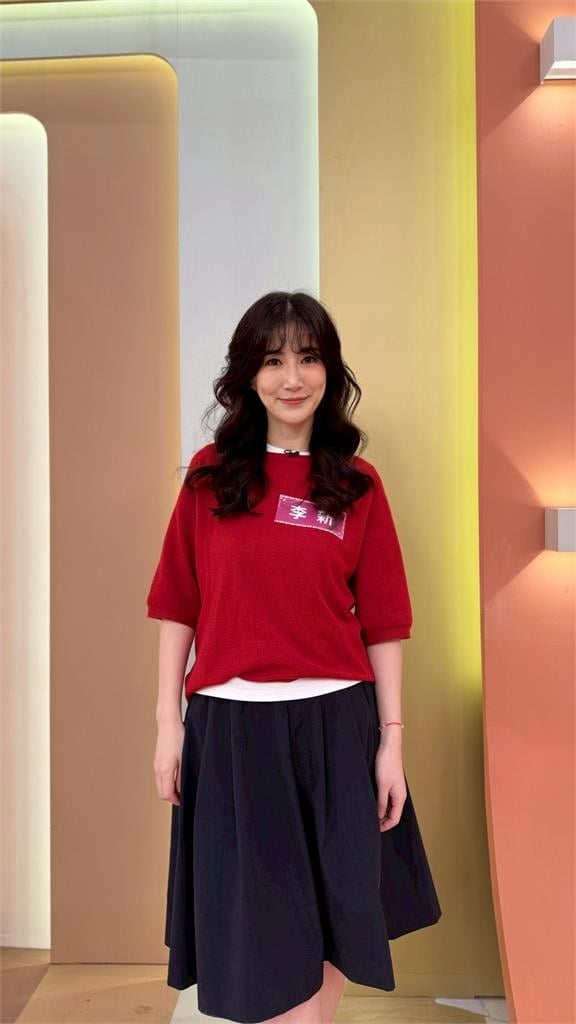 李新爆料老公沈世朋品味令人疑惑！舞廳感十足的霓虹燈放到兒子房間