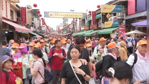 香燈腳礙於「工作」登出粉紅超跑回程路　買嘸「火柴盒」