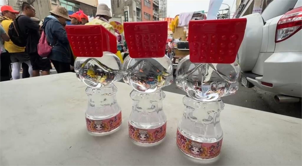 白沙屯媽祖結緣品超萌　Q版浴巾「擲三聖筊才拿得到」