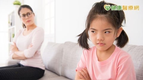 被孩子用「你不愛我」情勒？專家教你打破親子教養衝突