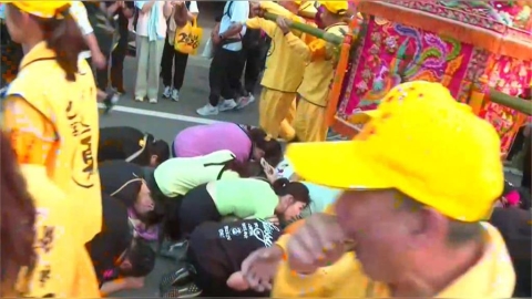 香燈腳陪「粉紅超跑」走三次…今年見「1事」嘆人性貪嗔欲:最後一次了