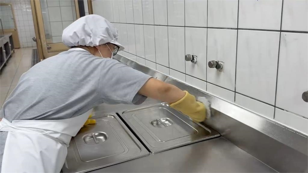 台灣戲曲學院37學生疑食物中毒　校方稱「學生叫外送」挨批卸責