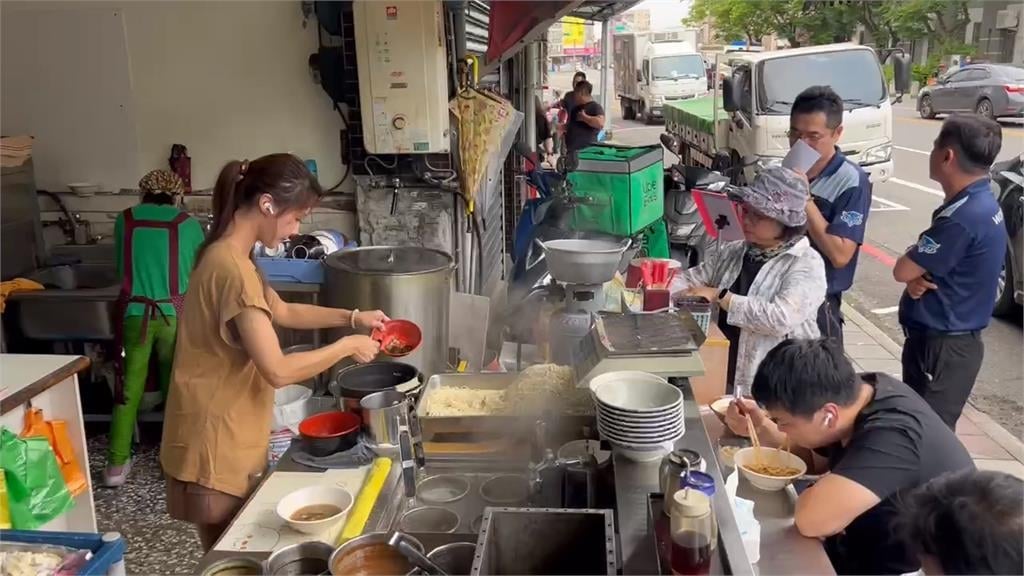 炸醬麵老闆娘神似邵雨薇　人美手藝好、已是二寶媽