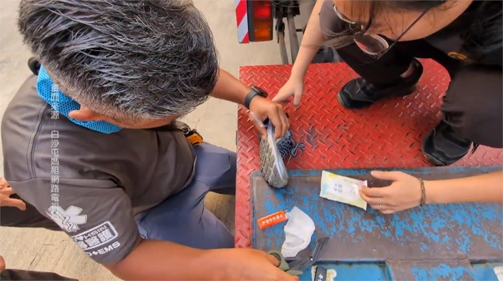 醫護團不只救人也救「鞋」　動容！輪椅大軍與媽祖同行