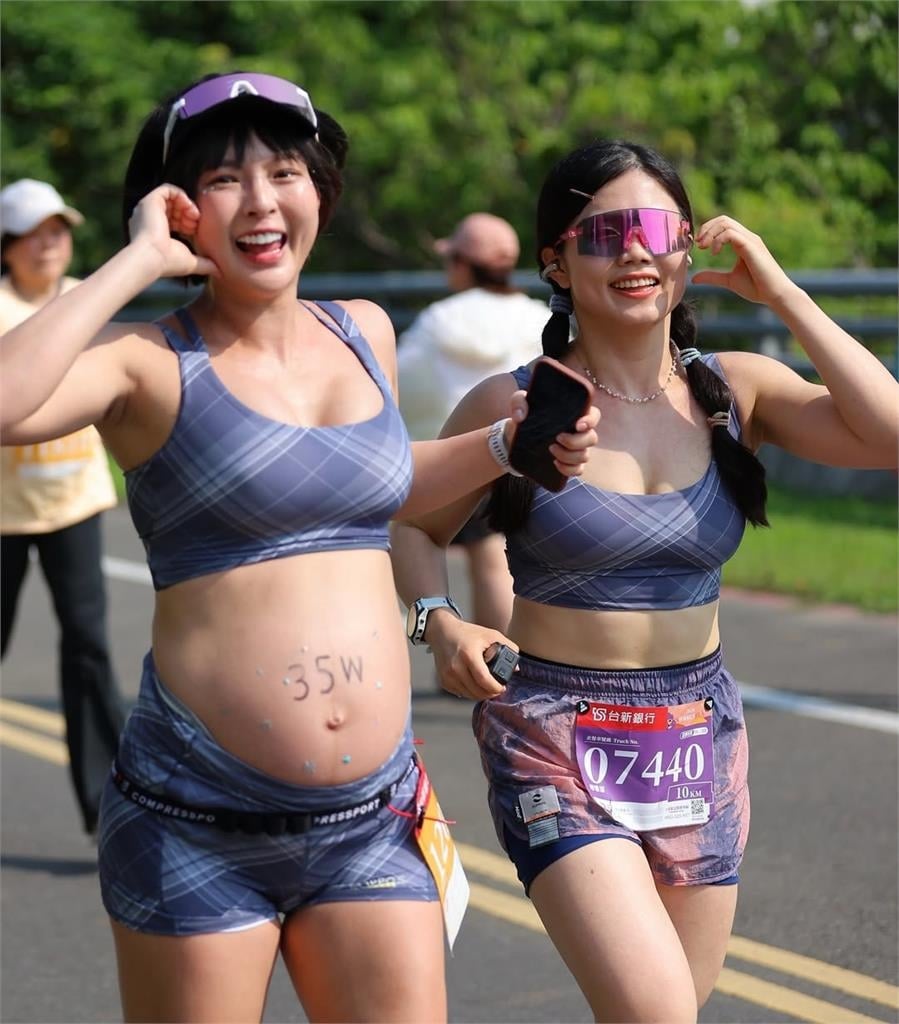 黃沐妍當街「巨球裸裝」畫面曝光！剩1個月卸貨…超狂起伏網震撼：好厲害