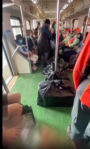 停等為她！女搬8袋行李被勸又搬下車　火車延誤14分鐘