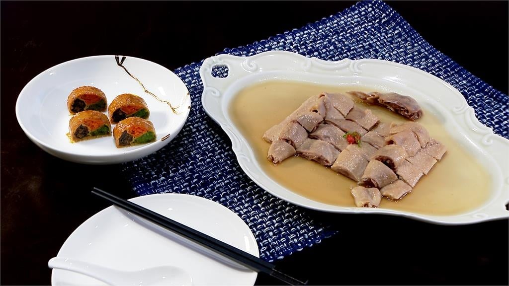 酥脆鴨皮包裹鴨油八寶飯　台北餐廳翻新傳統推創新吃法