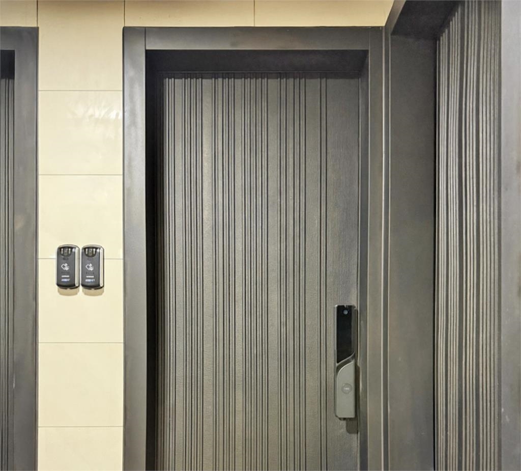 大門外推違規風波延燒! 貓眼電子鎖成居安新解方