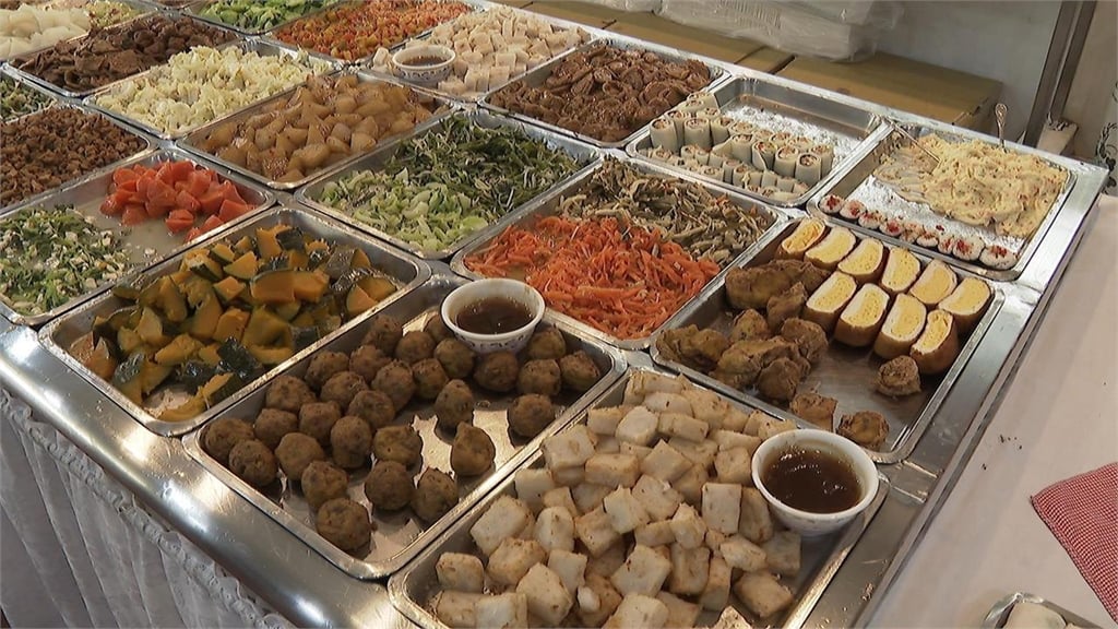 國小女兒被素食媽發現在學校「偷吃肉」！原因曝光後網友一面倒大讚