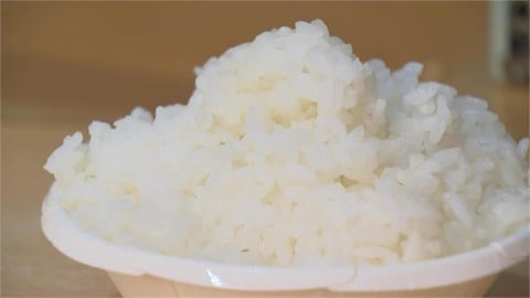 他三餐吃麵包「狂掉髮還長膿皰」？中醫揭原因竟是少吃「這食物」！