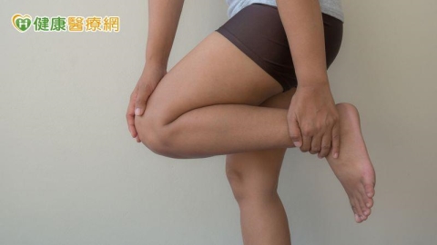 一到傍晚就「跛腳」以為足底筋膜炎 一檢查竟是罕病